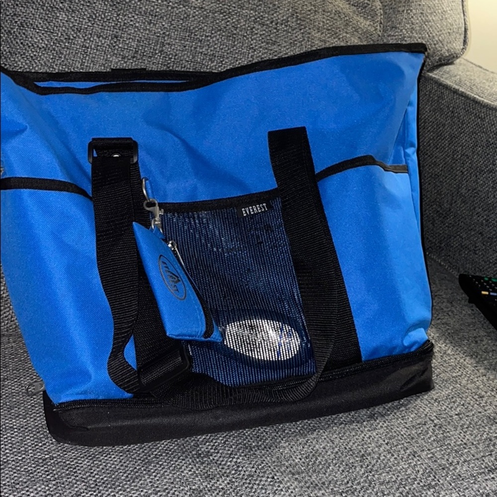 Everest tote perfect for nursing school